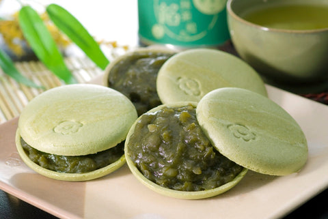 Homemade Monaka with Matcha Shell with Matcha Filling